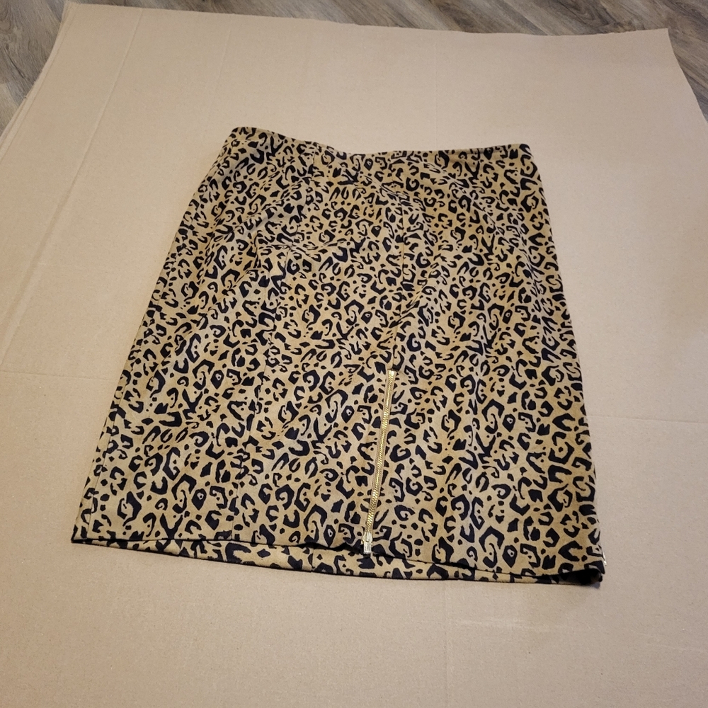 Chicos Black Label Pencil Skirt Size Medium 10 Leopard Print Gold Zipper Classy